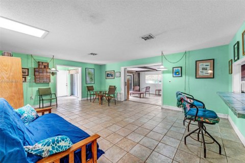 House in Miami, Florida 3 bedrooms, 212.56 sq.m. № 1755969 - photo 3