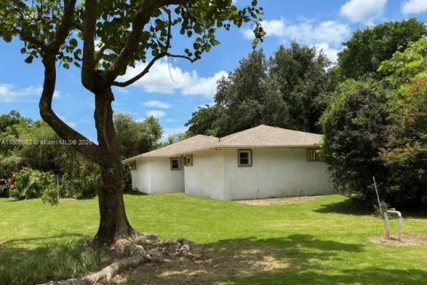 House in Miami, Florida 3 bedrooms, 212.56 sq.m. № 1755969 - photo 26