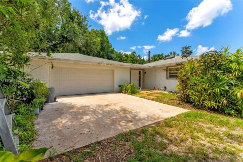 House in Miami, Florida 3 bedrooms, 212.56 sq.m. № 1755969 - photo 2