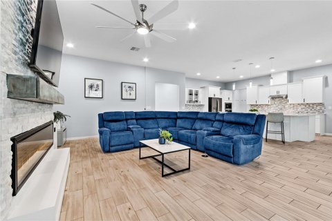 House in Winter Garden, Florida 5 bedrooms, 340.95 sq.m. № 1655070 - photo 9