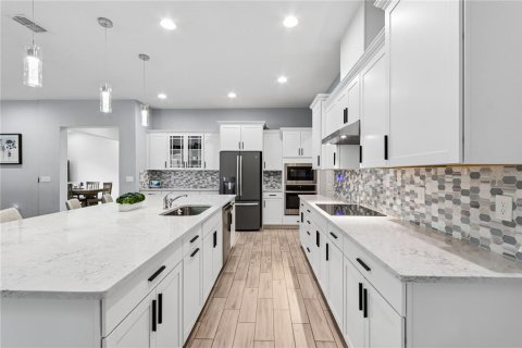 House in Winter Garden, Florida 5 bedrooms, 340.95 sq.m. № 1655070 - photo 4