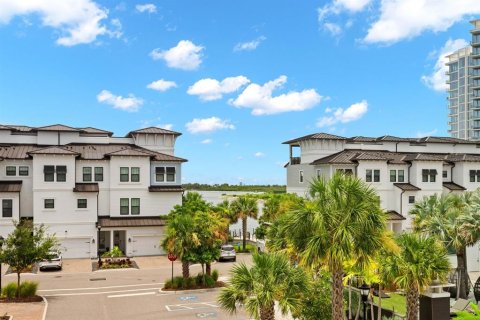 Townhouse in Tampa, Florida 4 bedrooms, 234.49 sq.m. № 2199403 - photo 13