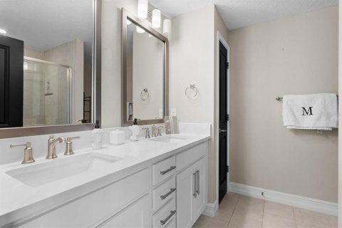Townhouse in Tampa, Florida 4 bedrooms, 234.49 sq.m. № 2199403 - photo 15