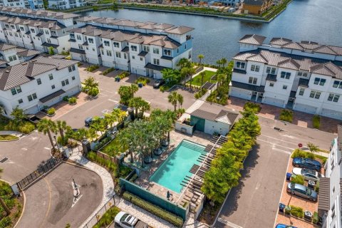 Townhouse in Tampa, Florida 4 bedrooms, 234.49 sq.m. № 2199403 - photo 23
