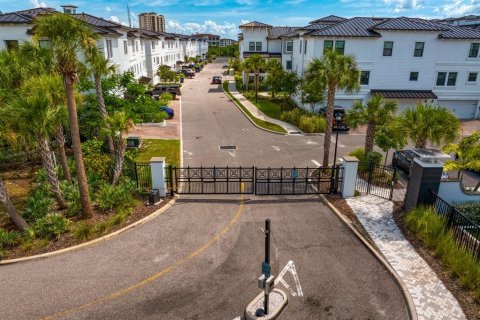 Townhouse in Tampa, Florida 4 bedrooms, 234.49 sq.m. № 2199403 - photo 26