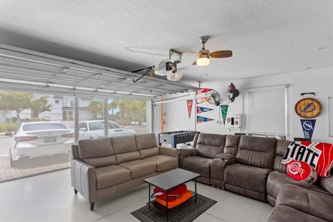 Townhouse in Tampa, Florida 4 bedrooms, 234.49 sq.m. № 2199403 - photo 24