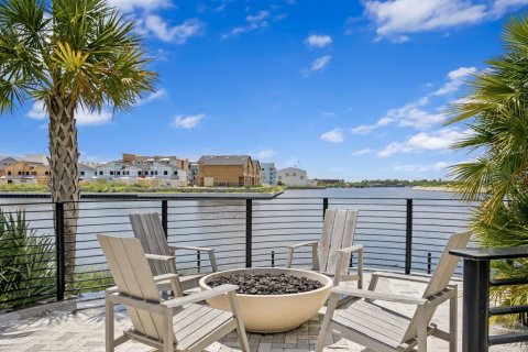 Townhouse in Tampa, Florida 4 bedrooms, 234.49 sq.m. № 2199403 - photo 25