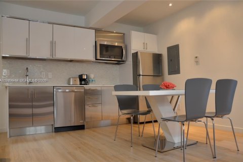 Кондоминиум с 1 спальней в Майами-Бич, Флорида № 2005608