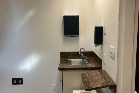 Propiedad comercial en alquiler en Gainesville, Florida, 455.13 m2 № 1509012 - foto 15