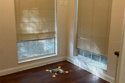 Propiedad comercial en alquiler en Gainesville, Florida, 455.13 m2 № 1509012 - foto 12