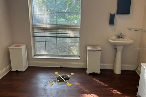 Propiedad comercial en alquiler en Gainesville, Florida, 455.13 m2 № 1509012 - foto 30