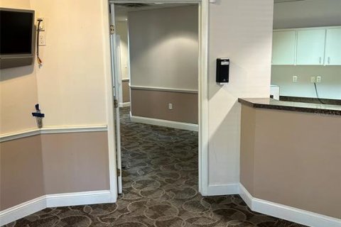 Propiedad comercial en alquiler en Gainesville, Florida, 455.13 m2 № 1509012 - foto 6