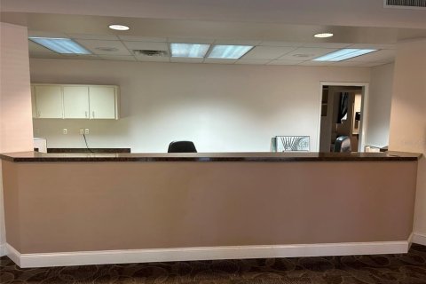 Propiedad comercial en alquiler en Gainesville, Florida, 455.13 m2 № 1509012 - foto 2