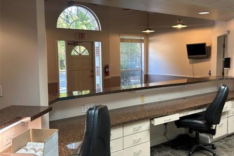 Propiedad comercial en alquiler en Gainesville, Florida, 455.13 m2 № 1509012 - foto 3