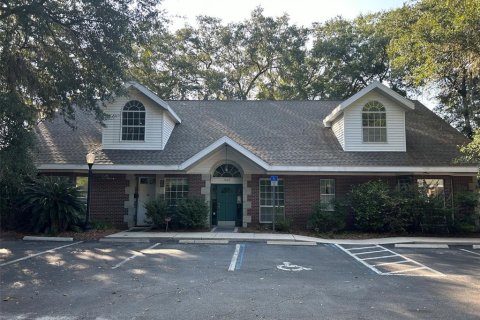 Propiedad comercial en alquiler en Gainesville, Florida, 455.13 m2 № 1509012 - foto 1