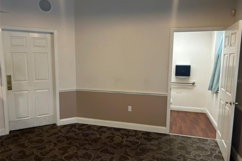 Propiedad comercial en alquiler en Gainesville, Florida, 455.13 m2 № 1509012 - foto 7