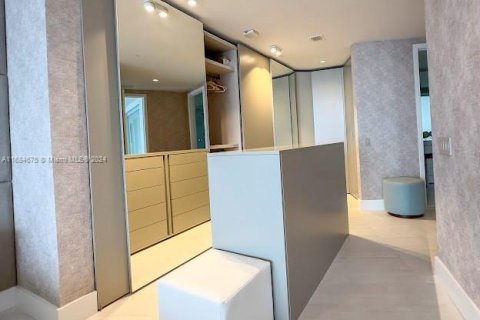 Снять в аренду кондоминиум в Санни-Айлс-Бич, Флорида 3 спальни, 330.27м2, № 1977842 - фото 4