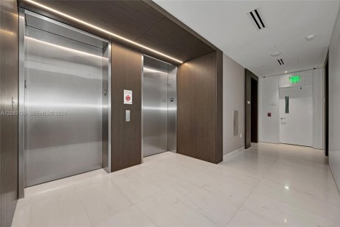 Copropriété à louer à Miami, Floride: 2 chambres, 154.96 m2 № 2378382 - photo 4