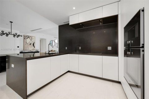 Copropriété à louer à Miami, Floride: 2 chambres, 154.96 m2 № 2378382 - photo 13