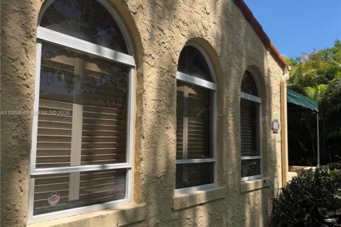 Купить виллу или дом в Корал-Гейблс, Флорида 2 спальни, 142.23м2, № 2050735 - фото 10