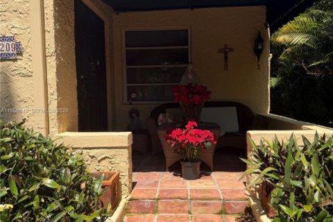 Купить виллу или дом в Корал-Гейблс, Флорида 2 спальни, 142.23м2, № 2050735 - фото 12