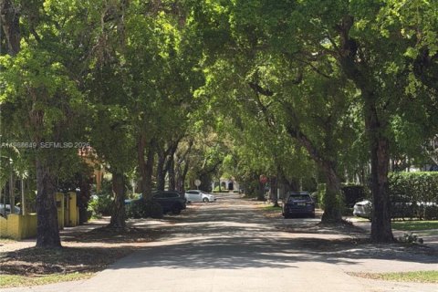 Купить виллу или дом в Корал-Гейблс, Флорида 2 спальни, 142.23м2, № 2050735 - фото 15