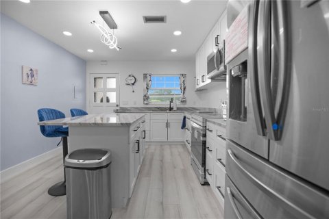 Condo in Dunedin, Florida, 2 bedrooms  № 1798336 - photo 8