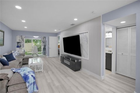 Condo in Dunedin, Florida, 2 bedrooms  № 1798336 - photo 24