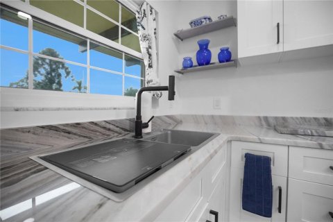 Condo in Dunedin, Florida, 2 bedrooms  № 1798336 - photo 11