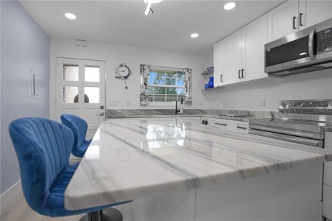 Condo in Dunedin, Florida, 2 bedrooms  № 1798336 - photo 10