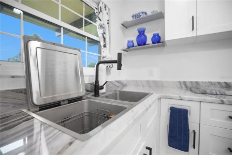 Condo in Dunedin, Florida, 2 bedrooms  № 1798336 - photo 13