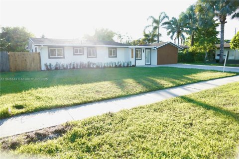 House in Cooper City, Florida 4 bedrooms, 187.48 sq.m. № 1845903 - photo 2