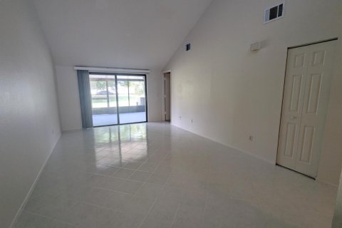 Apartamento en alquiler en Port St. Lucie, Florida, 2 dormitorios, 85.56 m2 № 2078334 - foto 4