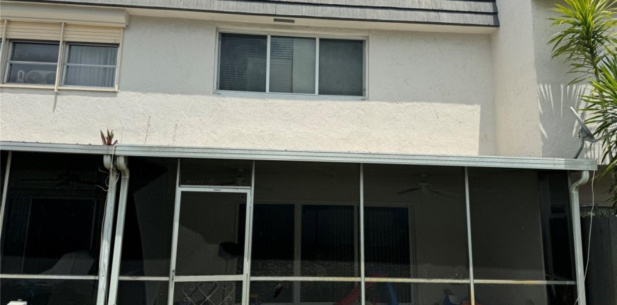 House in Fort Lauderdale, Florida 2 bedrooms, 185.8 sq.m. № 1182593