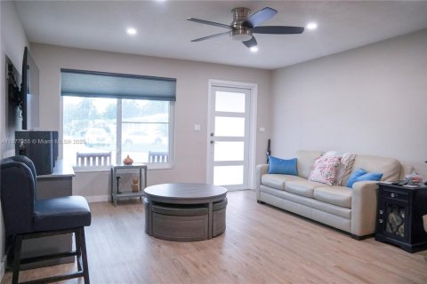 Casa en venta en Tamarac, Florida, 3 dormitorios, 140.1 m2 № 1922906 - foto 4