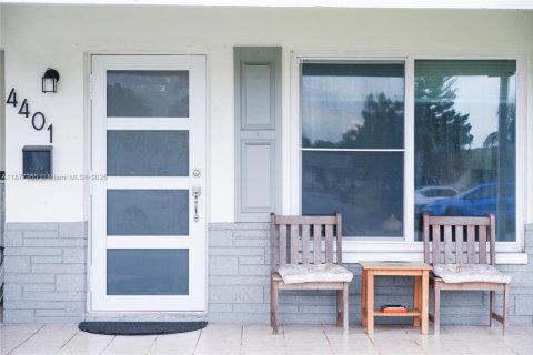 Casa en venta en Tamarac, Florida, 3 dormitorios, 140.1 m2 № 1922906 - foto 2