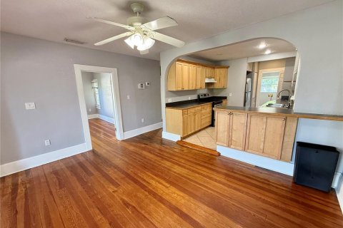 Casa en alquiler en Orlando, Florida, 2 dormitorios, 108.7 m2 № 1895195 - foto 4