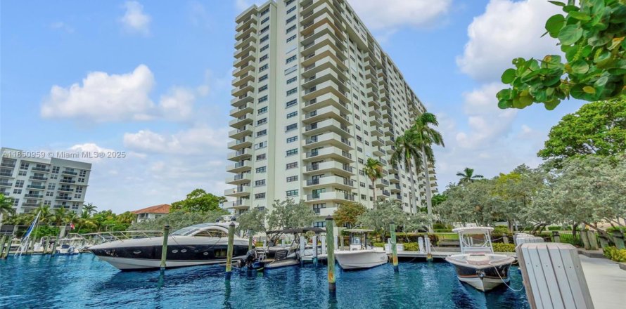 Condominio en Fort Lauderdale, Florida, 1 dormitorio № 1855375