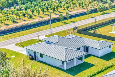 Casa en venta en Miami, Florida, 5 dormitorios, 264.77 m2 № 1889788 - foto 3