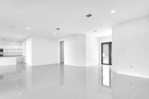 Casa en venta en Miami, Florida, 5 dormitorios, 264.77 m2 № 1889788 - foto 8