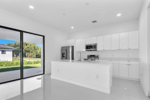 Casa en venta en Miami, Florida, 5 dormitorios, 264.77 m2 № 1889788 - foto 15