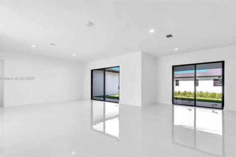 Casa en venta en Miami, Florida, 5 dormitorios, 264.77 m2 № 1889788 - foto 20