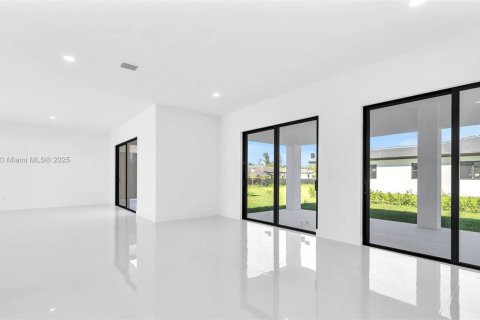 Casa en venta en Miami, Florida, 5 dormitorios, 264.77 m2 № 1889788 - foto 18