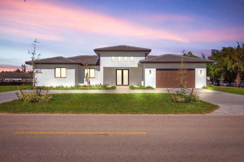 Casa en venta en Miami, Florida, 5 dormitorios, 264.77 m2 № 1889788 - foto 4