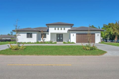 Casa en venta en Miami, Florida, 5 dormitorios, 264.77 m2 № 1889788 - foto 2