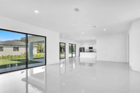 Casa en venta en Miami, Florida, 5 dormitorios, 264.77 m2 № 1889788 - foto 6