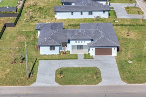 Casa en venta en Miami, Florida, 5 dormitorios, 264.77 m2 № 1889788 - foto 1