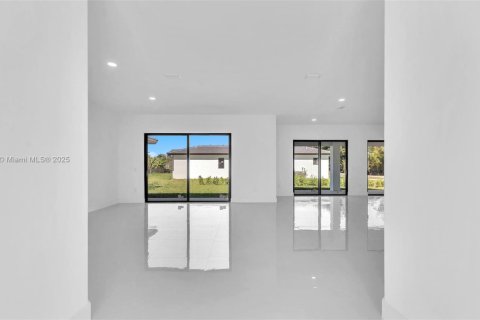 Casa en venta en Miami, Florida, 5 dormitorios, 264.77 m2 № 1889788 - foto 5