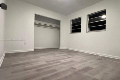 Снять в аренду виллу или дом в Хайалиа, Флорида 2 спальни, 292.64м2, № 1963921 - фото 7