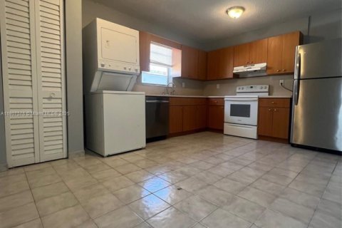 Снять в аренду виллу или дом в Хайалиа, Флорида 2 спальни, 292.64м2, № 1963921 - фото 5